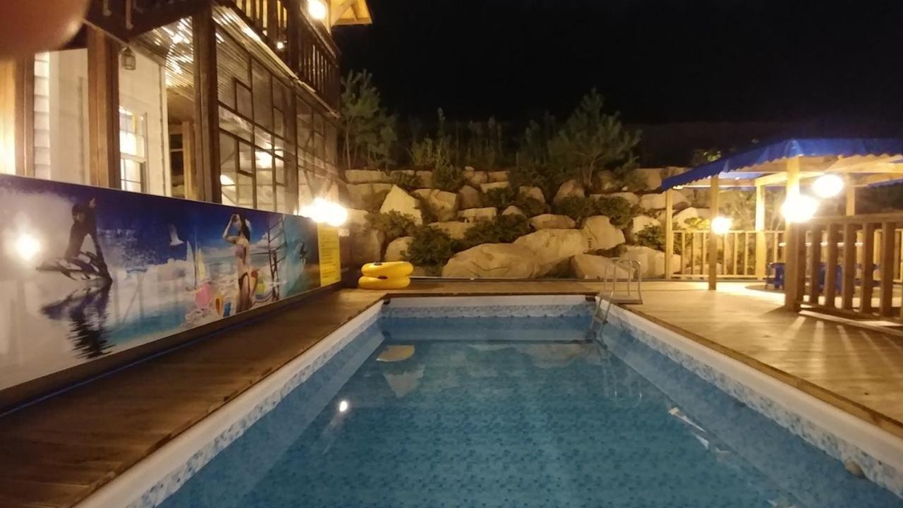Another World Pension Gyeongju Exterior photo
