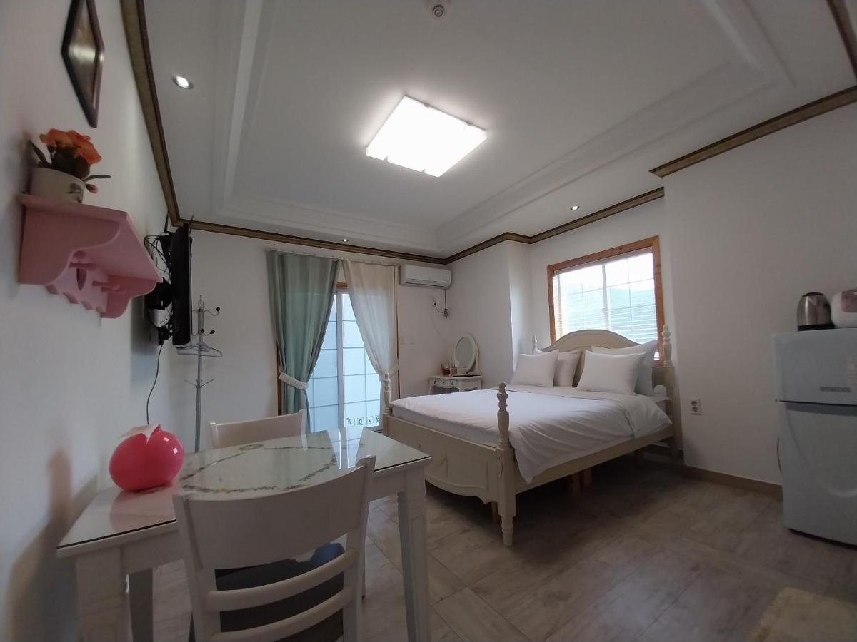 Another World Pension Gyeongju Exterior photo