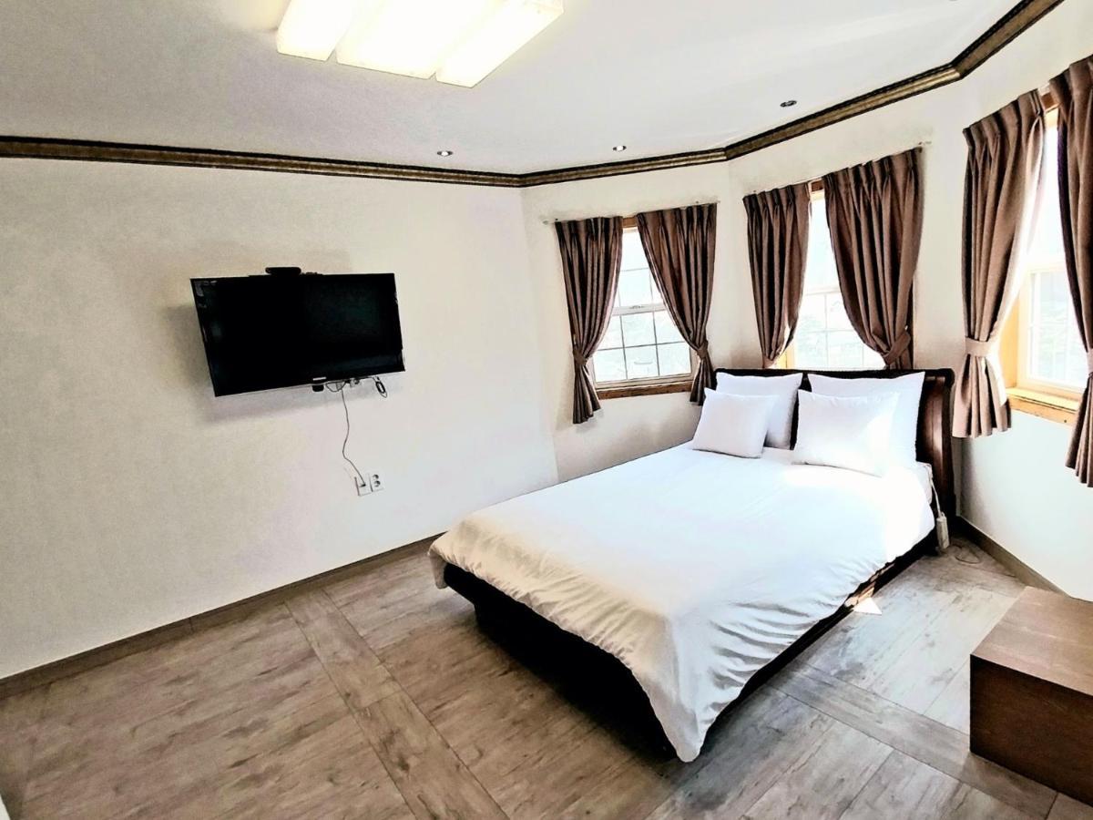 Another World Pension Gyeongju Exterior photo
