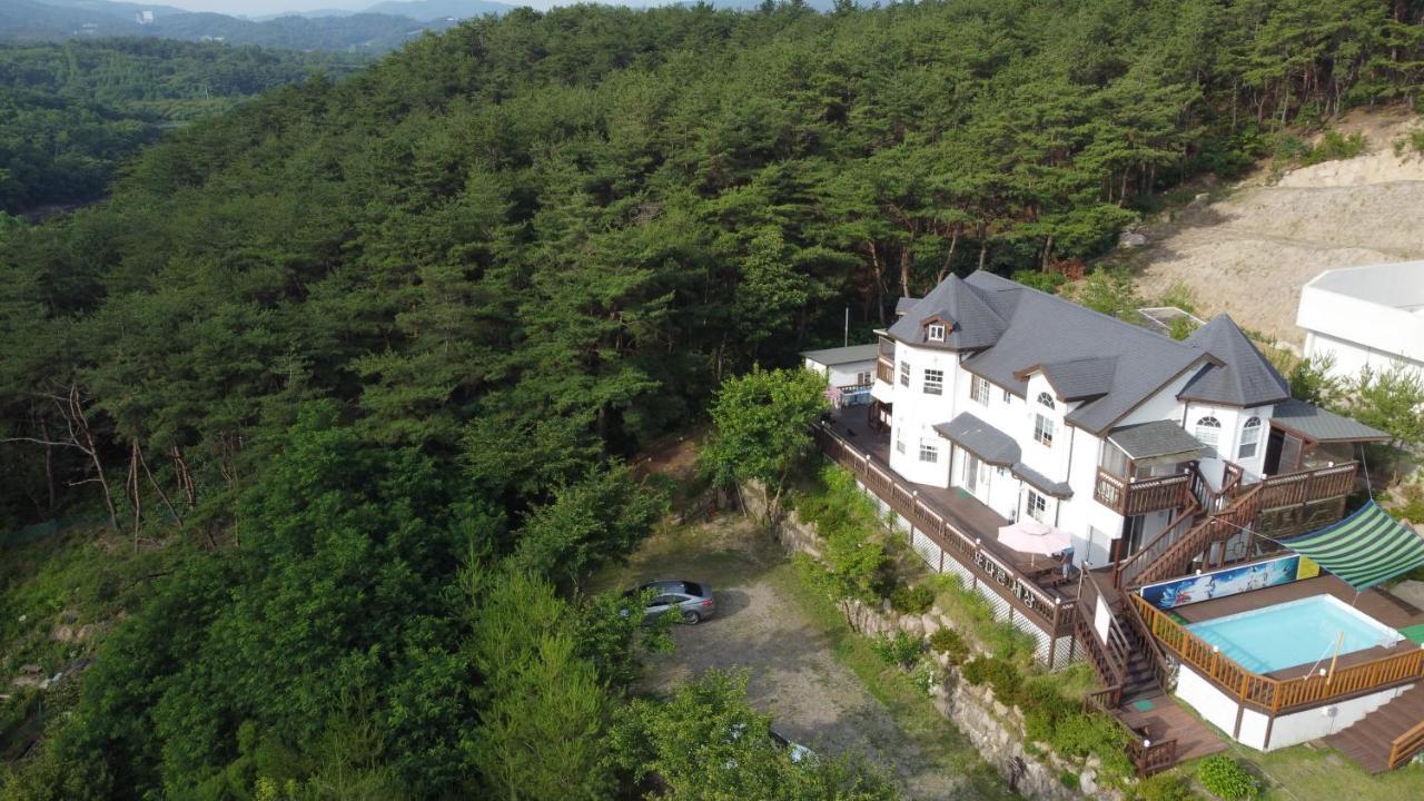 Another World Pension Gyeongju Exterior photo